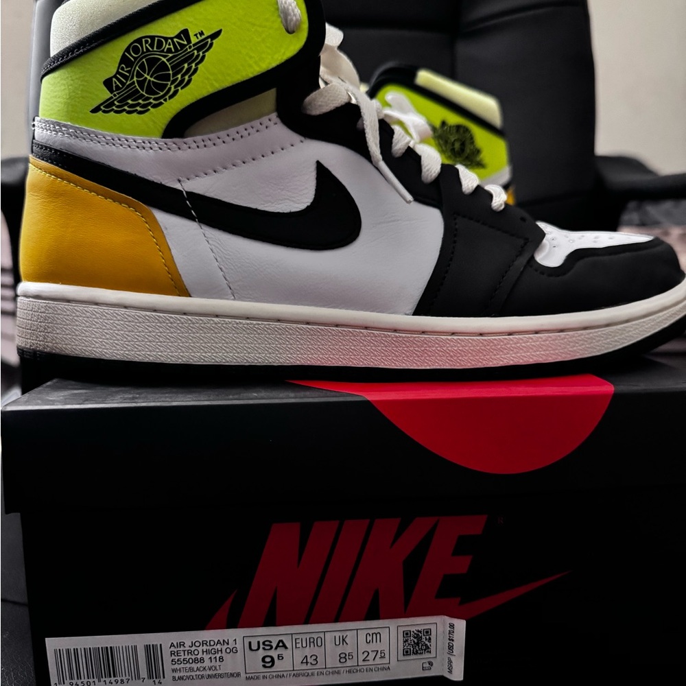 Nike Air Jordan 1 Retro High OG - Black, White, Yellow